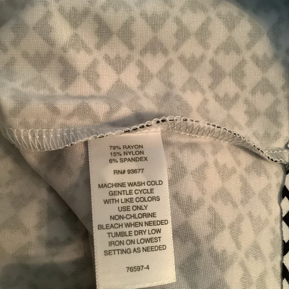 Liz Claiborne Top Short Sleeve White Geo Size XL New - Picture 11 of 11